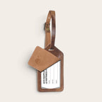 Identificador de equipaje OLKI Huasco de cuero natural color café con solapa protectora y correa ajustable