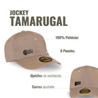 Jockey unisex OLKI Tamarugal beige de poliéster con visera curva, ojillos de ventilación y correa ajustable.
