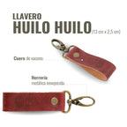 Llavero OLKI Huilo Huilo rojo de cuero de vacuno con mosquetón de latón envejecido y logo grabado. Mide 13 cm.