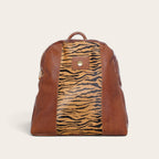 Mochila OLKI Carahue de cuero castaño con panel central estampado animal print y detalle de logo metálico frontal