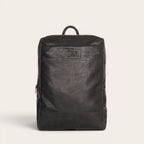 Mochila negra de cuero de vacuno OLKI Imperial, con compartimento para portátil y 15 litros de capacidad.