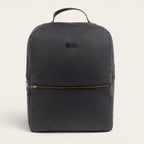 Mochila negra de cuero de vacuno OLKI Toltén con compartimento acolchado para portátil y cremalleras metálicas.