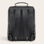 Mochila Palena Negra de cuero de vacuno de OLKI, con compartimento para portátil y 20 litros de capacidad.