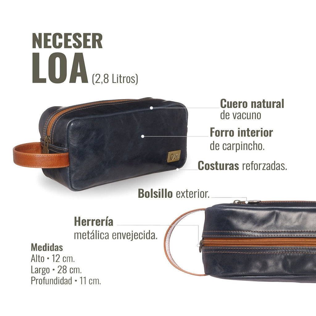 Neceser Loa de OLKI en cuero azul marino y tostado, con bolsillo exterior y costuras reforzadas. Ideal para viajes.