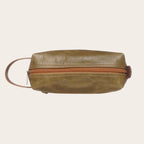 Neceser OLKI Elqui verde y caramelo de cuero con bolsillo exterior lateral y asa.