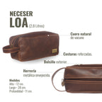 Neceser Loa Chocolate de OLKI en cuero natural de vacuno con costuras reforzadas y bolsillo exterior. Asa lateral y herrajes envejecidos.