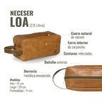 Neceser Loa de OLKI en cuero color caramelo con cremallera y asa verde. Ideal para viajes y uso diario.