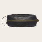 Neceser Loa de cuero negro y verde de OLKI con cremallera verde y asa lateral. Ideal para viaje y aseo.