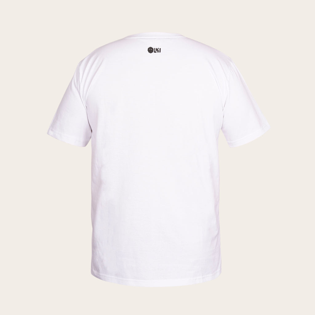 Polera blanca de manga corta OLKI 100% algodón peruano premium con logo discreto en la nuca.