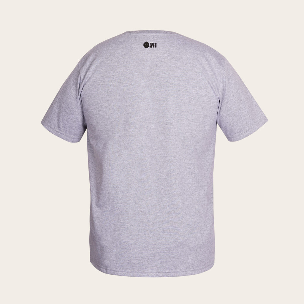Polera gris de manga corta OLKI 100% algodón peruano premium con logo discreto en la nuca.