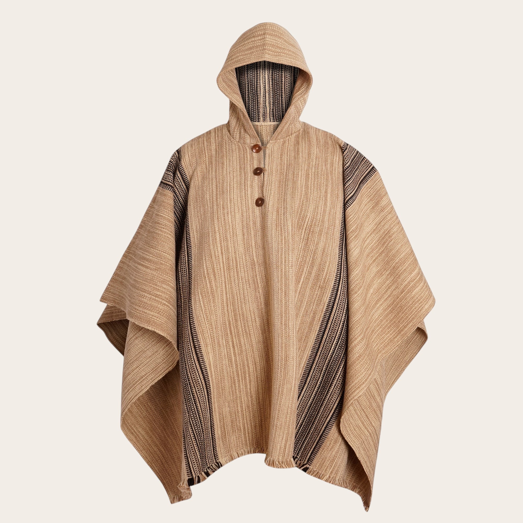 Poncho clásico de lana premium OLKI beige con capucha y botones, tejido a telar con rayas verticales y detalles en negro.