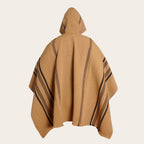 Poncho clásico de lana premium OLKI color café con rayas negras y capucha. Tejido en telar con acabado flecado.