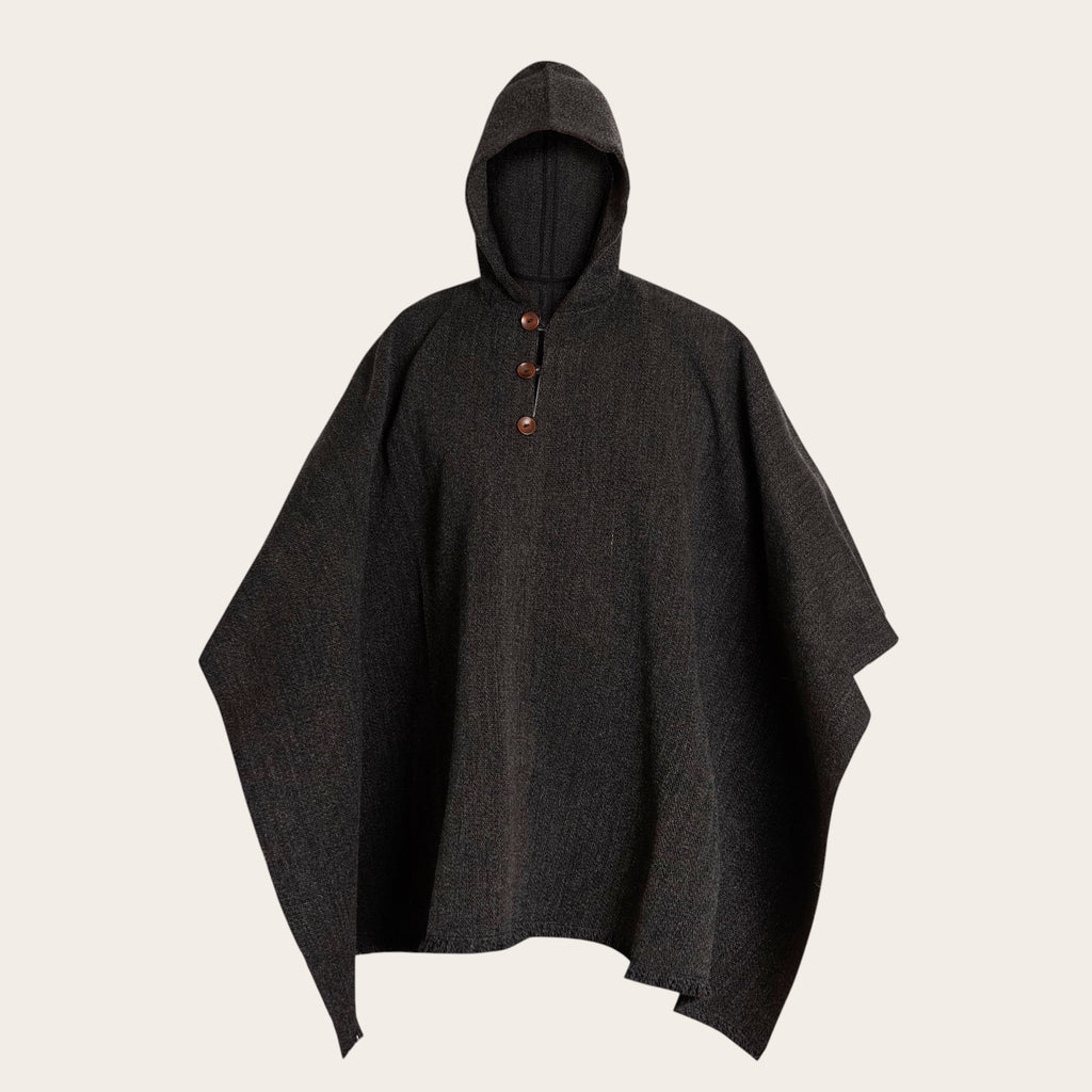 Poncho clásico de lana premium OLKI gris con capucha y tres botones de madera en el cuello.
