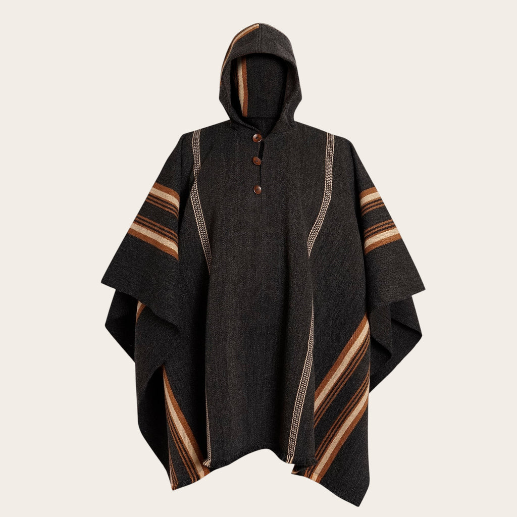 Poncho OLKI clásico de lana premium gris con capucha, botones y detalles de rayas marrones y beige en mangas y bajo.