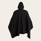 Poncho clásico negro de lana premium OLKI con capucha integrada, tejido en telar para un abrigo y confort excepcionales.