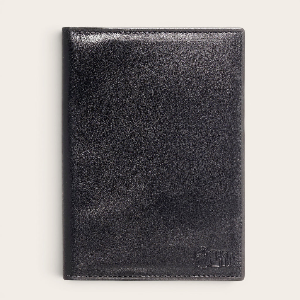 OLKI Porta Pasaporte Colorado Negro de cuero de vacuno con 3 ranuras para tarjetas y separador de pasaporte.