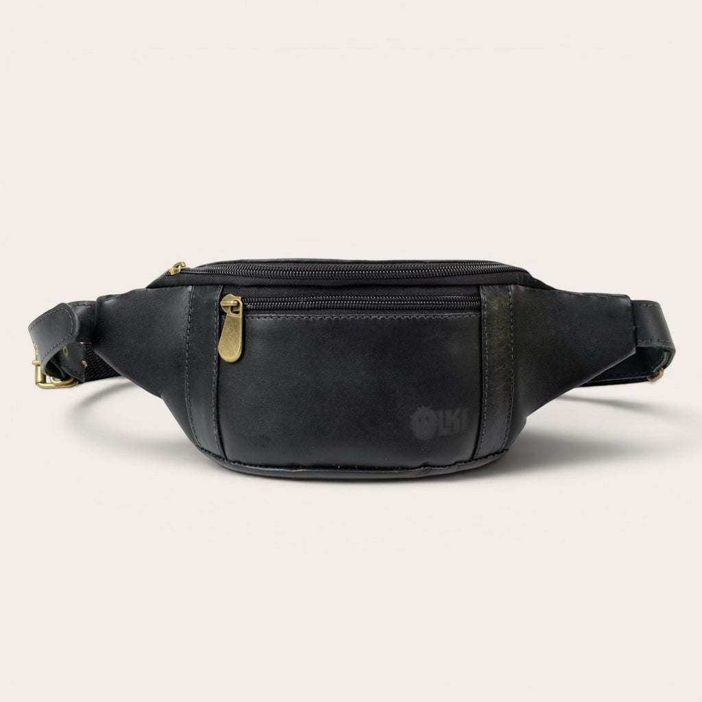 Banano negro de cuero de OLKI con cierre frontal y correa ajustable, ideal para viajes y uso diario.