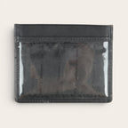 Tarjetero OLKI Cachapoal negro de cuero con ventana transparente para carnet y ranuras para tarjetas.