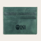 Tarjetero OLKI Rapel verde musgo de piel con múltiples ranuras para tarjetas. Diseño minimalista y funcional.