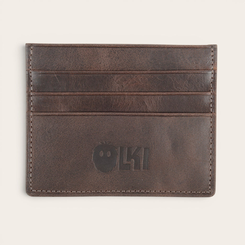 Tarjetero Rapel Chocolate de piel de OLKI con múltiples ranuras para tarjetas. Diseño minimalista y elegante.