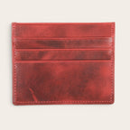 Tarjetero Rapel Rojo de cuero con acabado desgastado y múltiples ranuras para tarjetas de OLKI.