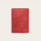 Tarjetero Tinguiririca Rojo de cuero de OLKI con múltiples ranuras para tarjetas. Diseño compacto y elegante en color rojo.