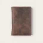 OLKI Tarjetero Tinguiririca Chocolate de cuero con acabado envejecido, ideal para tarjetas.