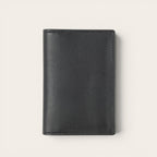Tarjetero Tinguiririca Negro de cuero de OLKI con múltiples ranuras para tarjetas. Diseño minimalista y compacto.