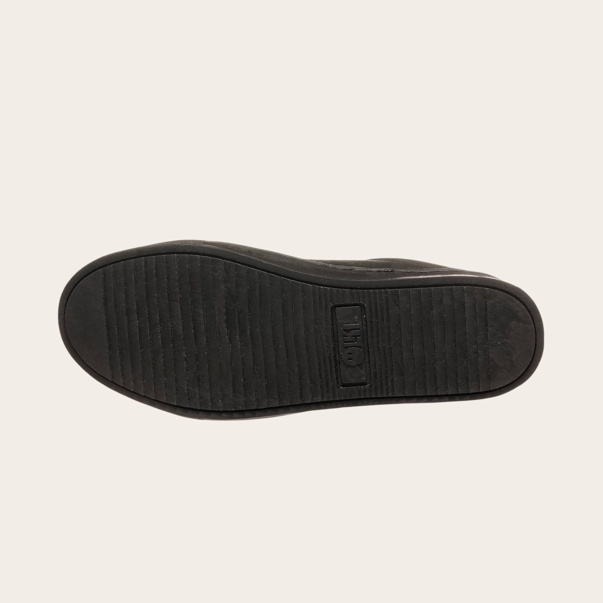 Zapatilla Aconcagua negra de cuero para hombre, planta de caucho antideslizante, marca OLKI.