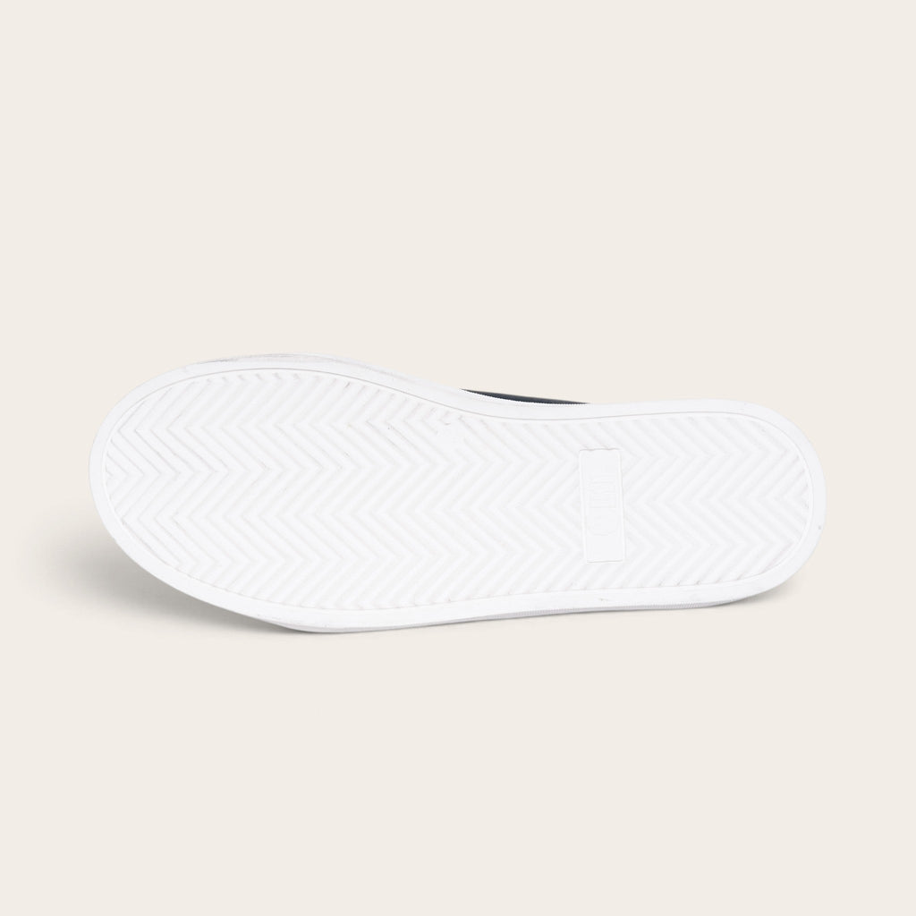 Suela blanca de zapatilla alta OLKI con patrón de espiga antideslizante y diseño de perfil grueso